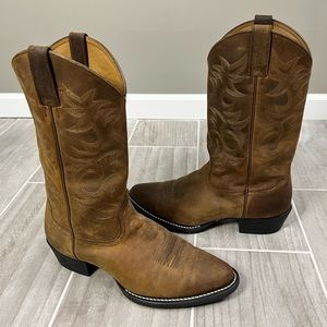 ARIAT MEN'S HERITAGE BROWN DISTRESSED WESTERN BOOTS SIZE 13EE - MEDIUM TOE